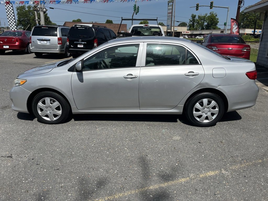 2010 Toyota Corolla LE photo 3