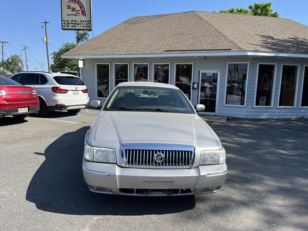 2009 Mercury Grand Marquis LS photo 2