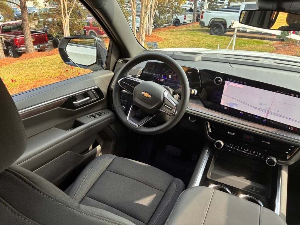 2026 Chevrolet Suburban LS - Photo 17