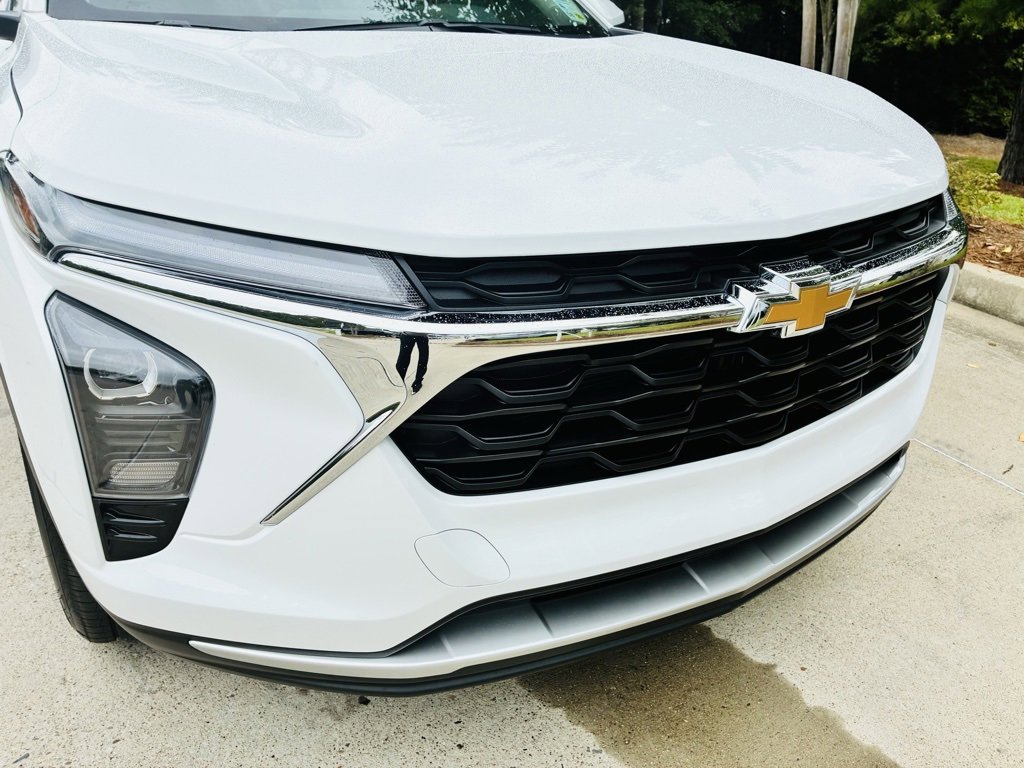 2026 Chevrolet Trax LT photo 3