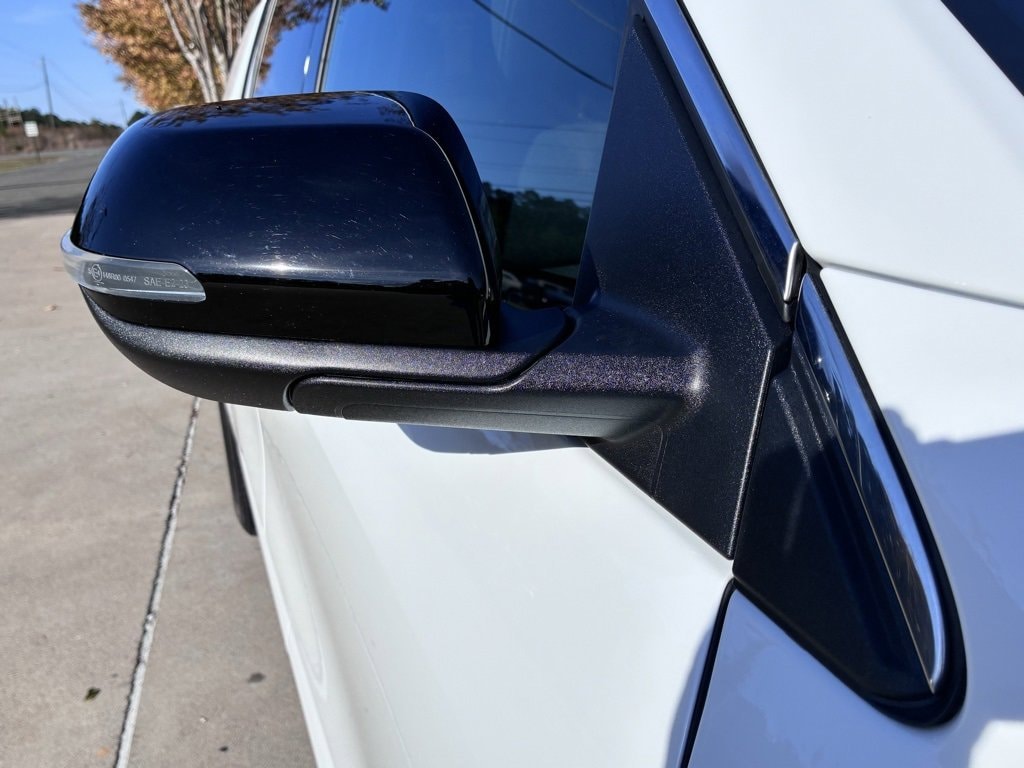 Used 2025 Chevrolet Traverse LT SUV