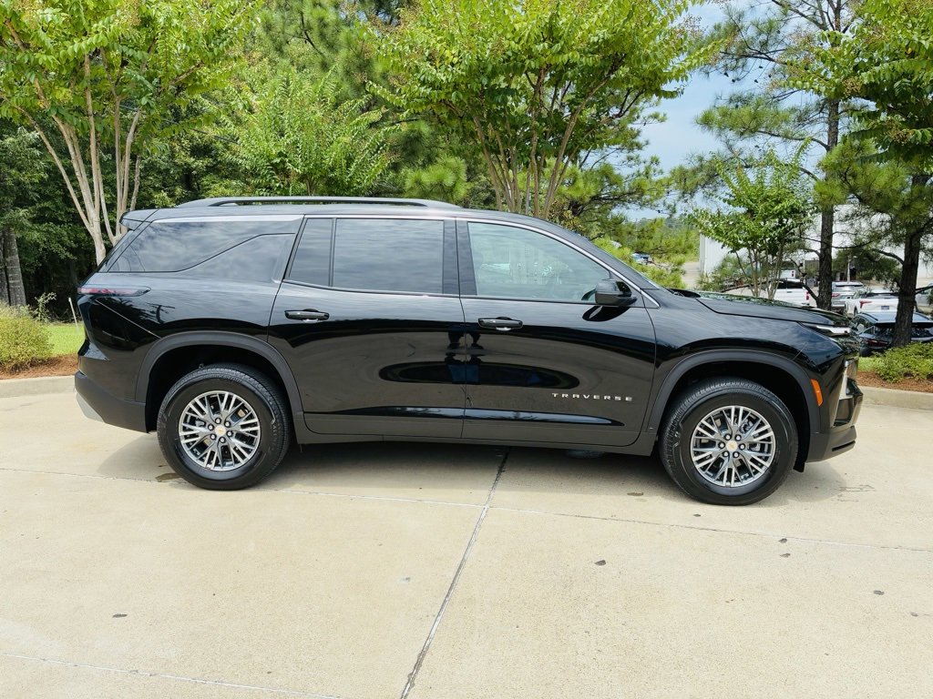 2025 Chevrolet Traverse photo 4