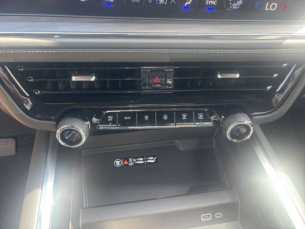 2026 Chevrolet Suburban LT - Photo 37