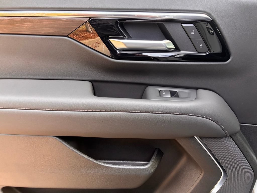 2026 Chevrolet Suburban LS - Photo 14