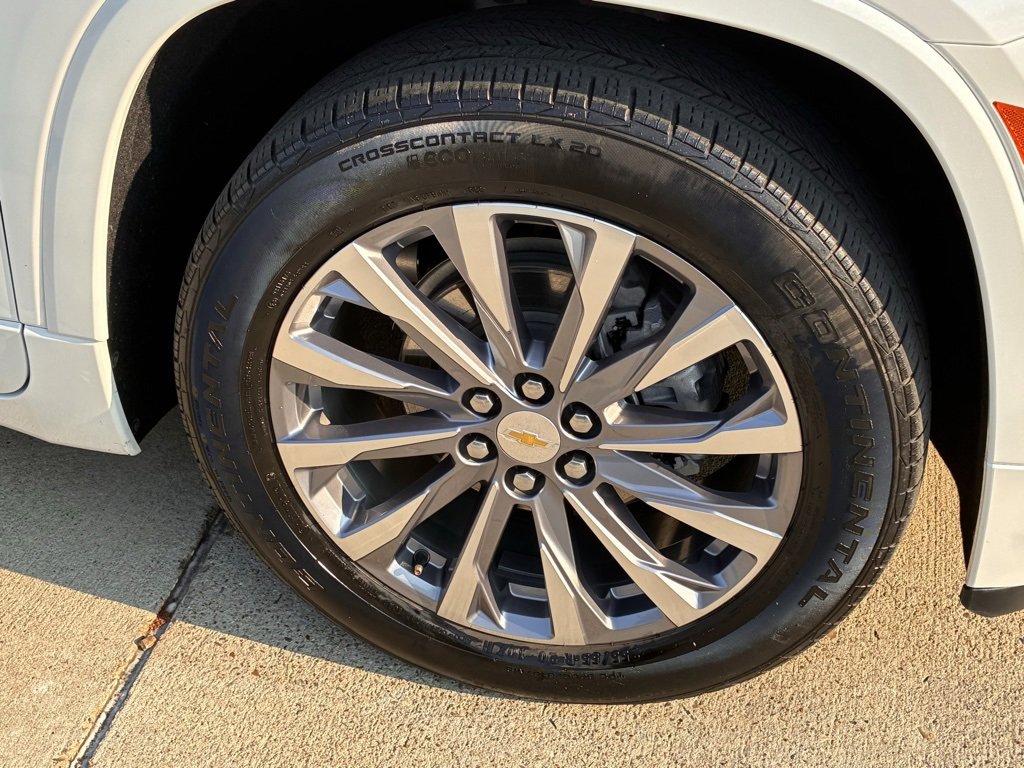 2022 Chevrolet Traverse Premier photo 2