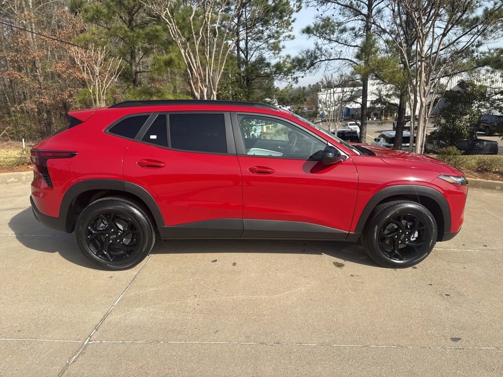 2026 Chevrolet Trax LT photo 2