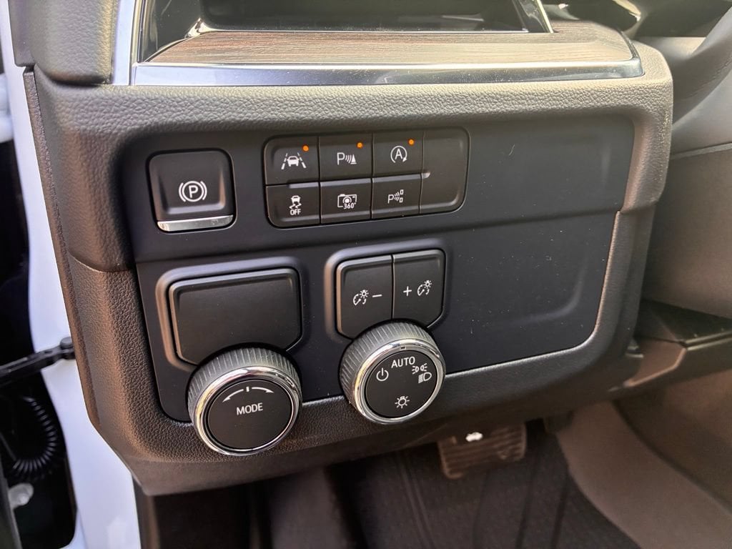 2026 Chevrolet Suburban LS - Photo 24