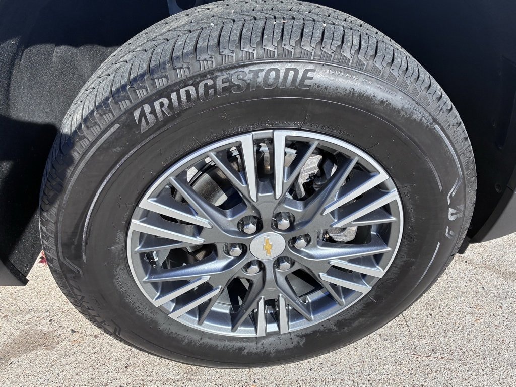 Used 2025 Chevrolet Traverse LT SUV