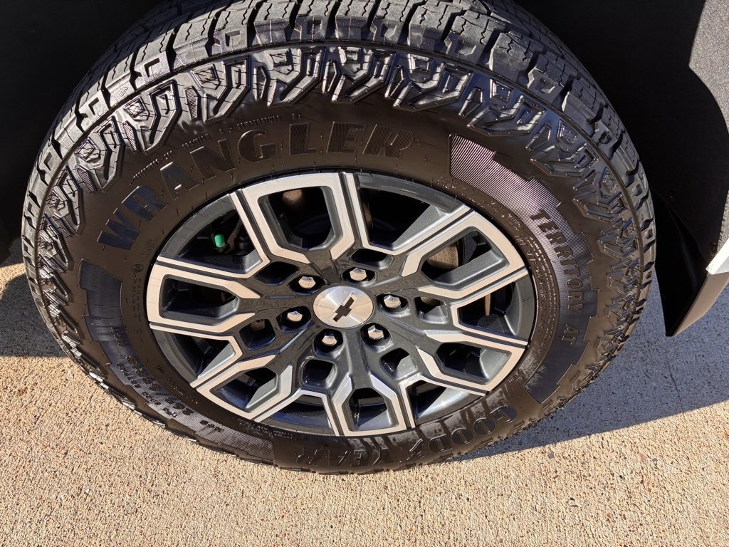 New 2025 Chevrolet Colorado Z71 Truck