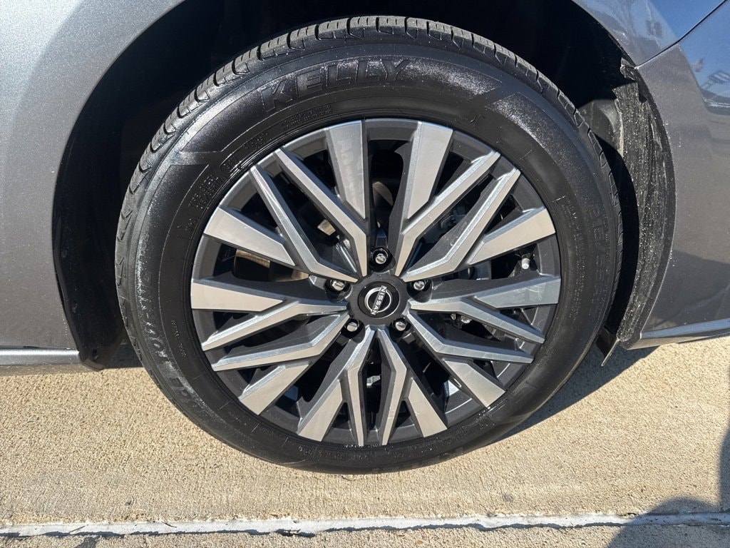 2024 Nissan Altima 2.5 SV photo 3