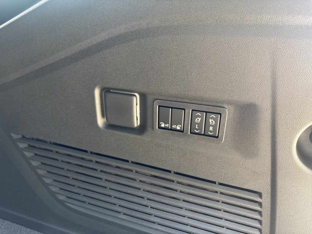 2026 Chevrolet Suburban LT - Photo 15