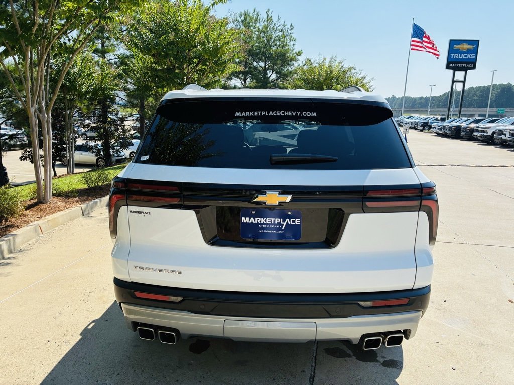 2025 Chevrolet Traverse photo 3