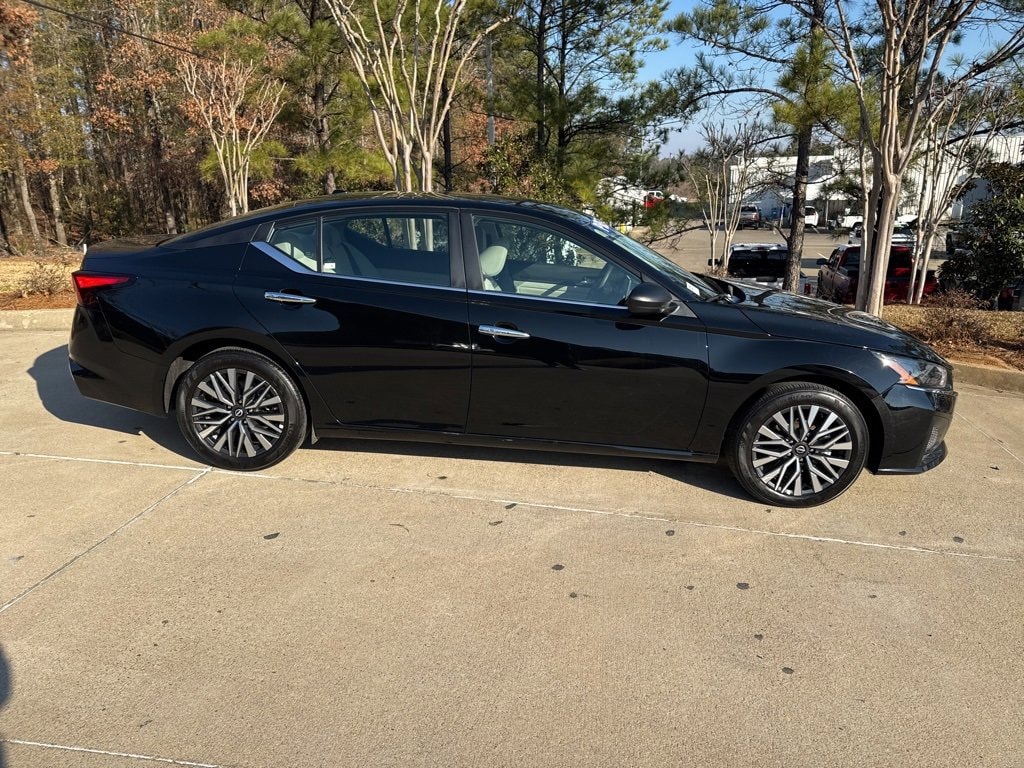 2025 Nissan Altima 2.5 SV photo 2