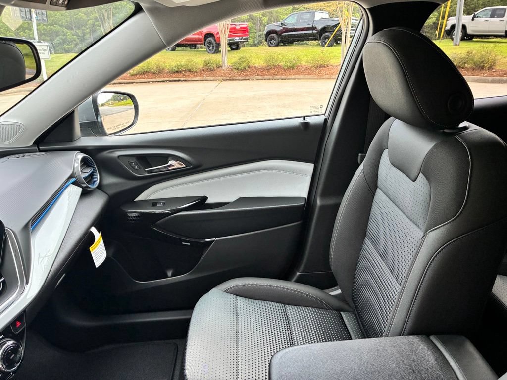 2026 Chevrolet Trax LT - Photo 18