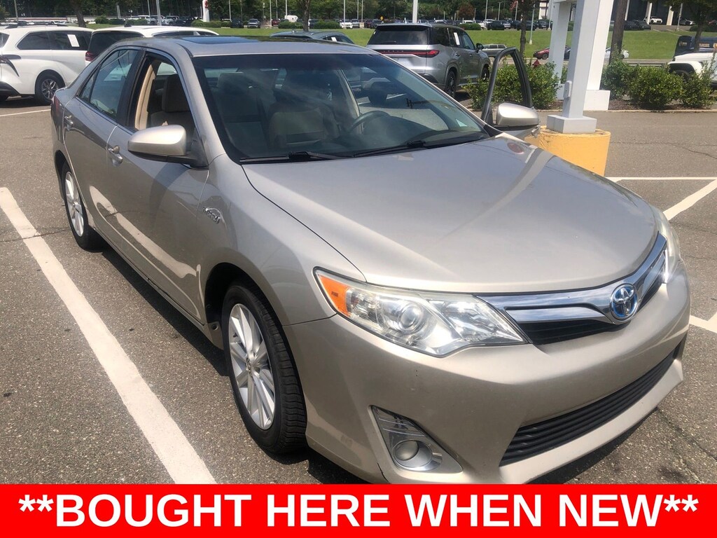 Used 2014 Toyota Camry Hybrid XLE Sedan