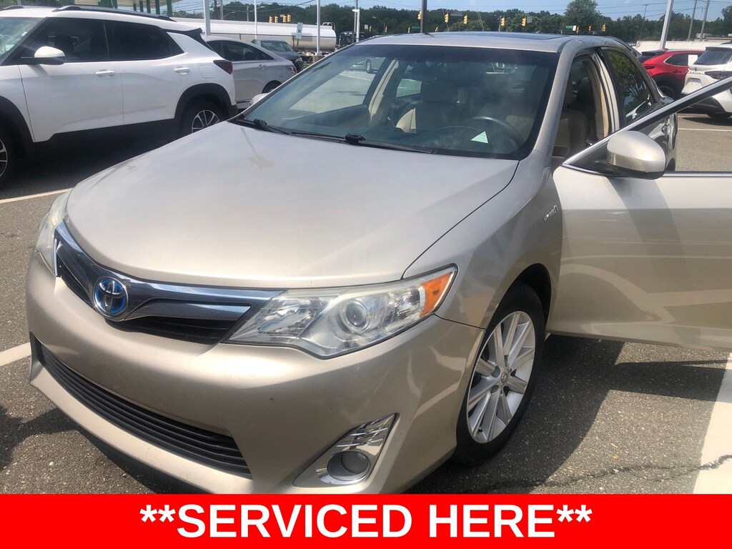 Used 2014 Toyota Camry Hybrid XLE Sedan
