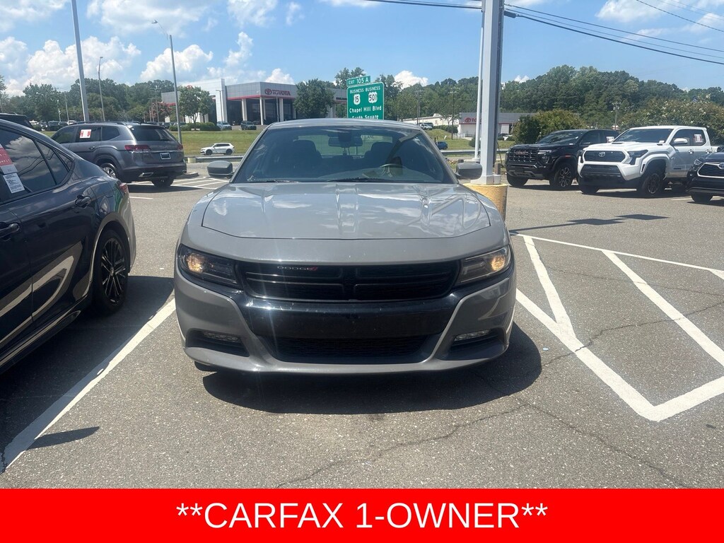 Used 2017 Dodge Charger SXT Sedan