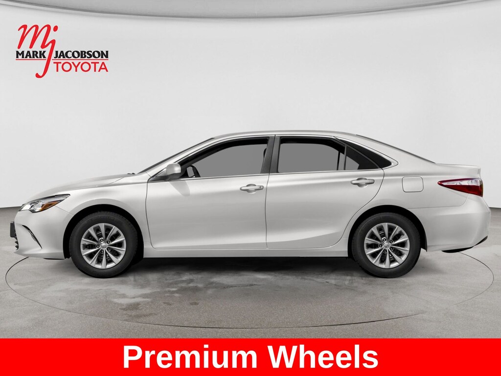 Used 2017 Toyota Camry SE Sedan
