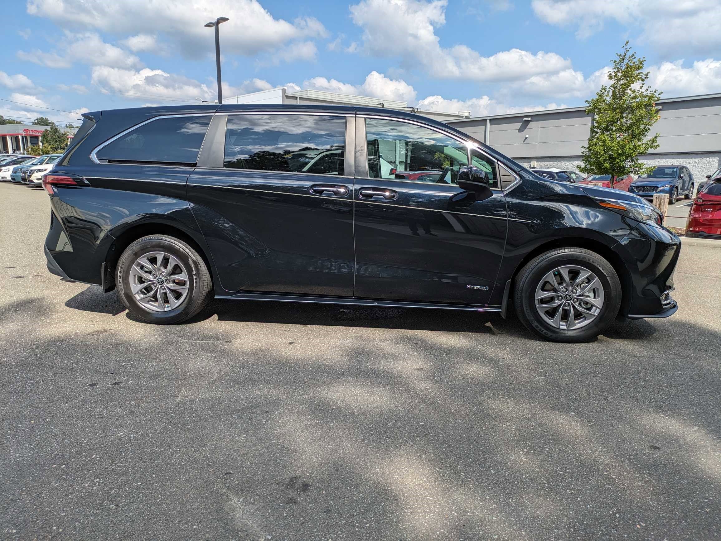 Certified 2021 Toyota Sienna XLE with VIN 5TDYRKEC9MS069148 for sale in Lighthouse Point, FL