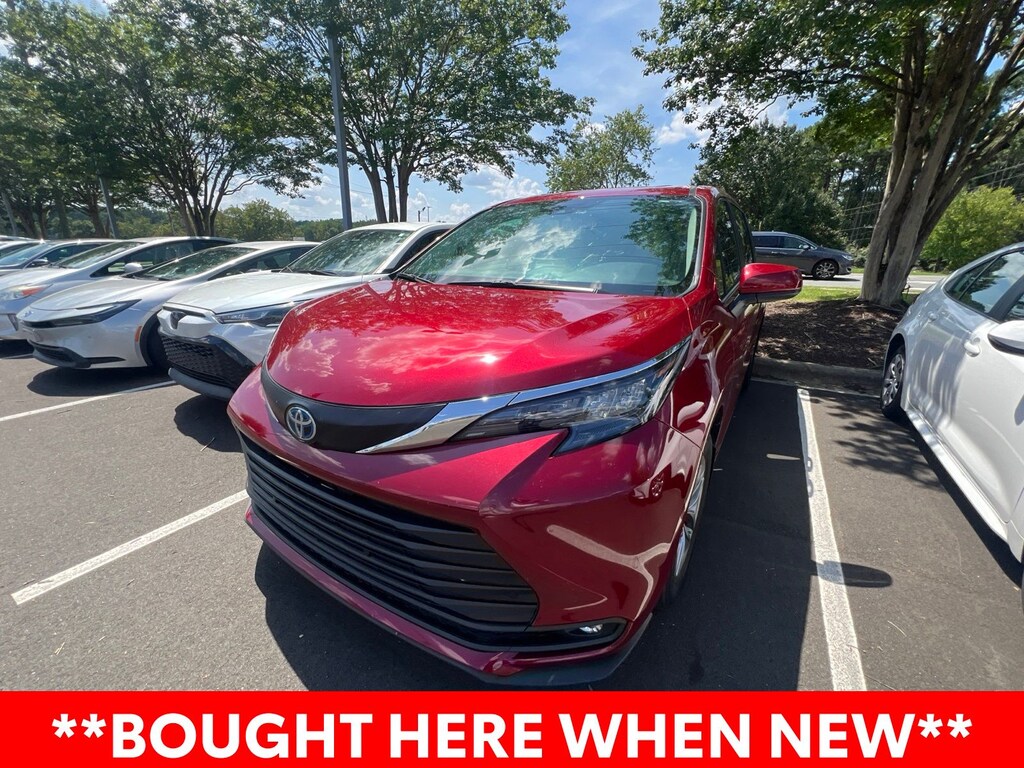 Certified 2025 Toyota Sienna XLE Minivan/Van