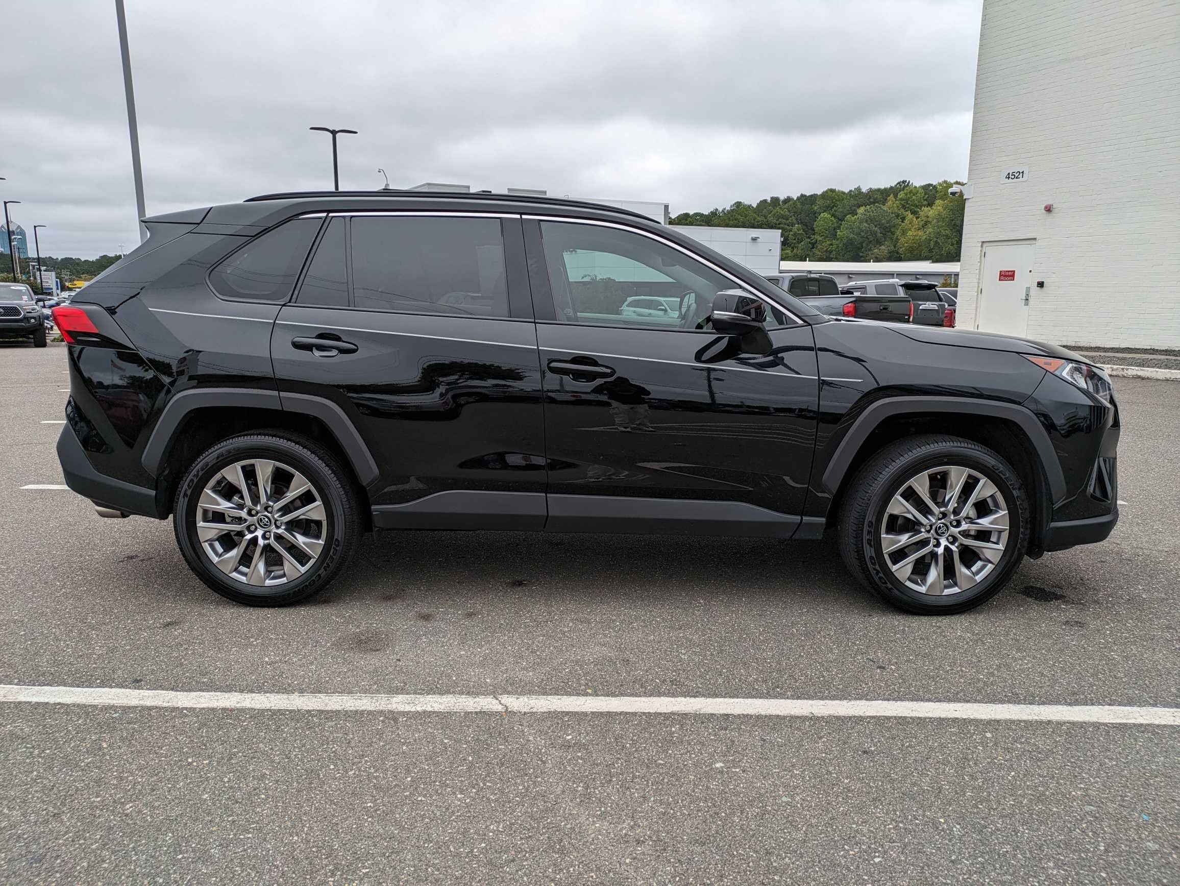 Certified 2020 Toyota RAV4 XLE Premium with VIN 2T3C1RFV2LW094478 for sale in Lighthouse Point, FL