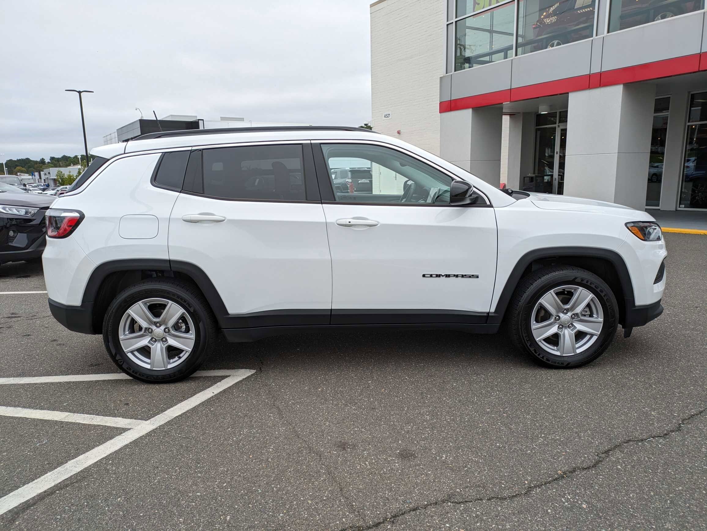 Used 2022 Jeep Compass Latitude with VIN 3C4NJCBB8NT229720 for sale in Lighthouse Point, FL