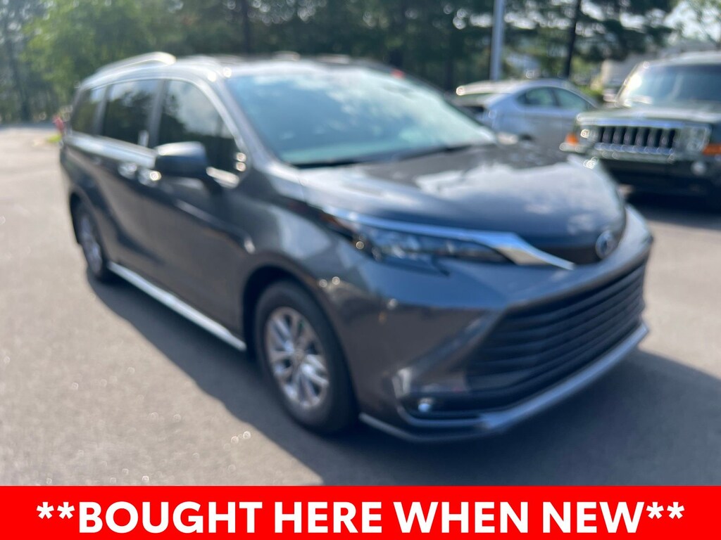 Certified 2025 Toyota Sienna XLE Minivan/Van