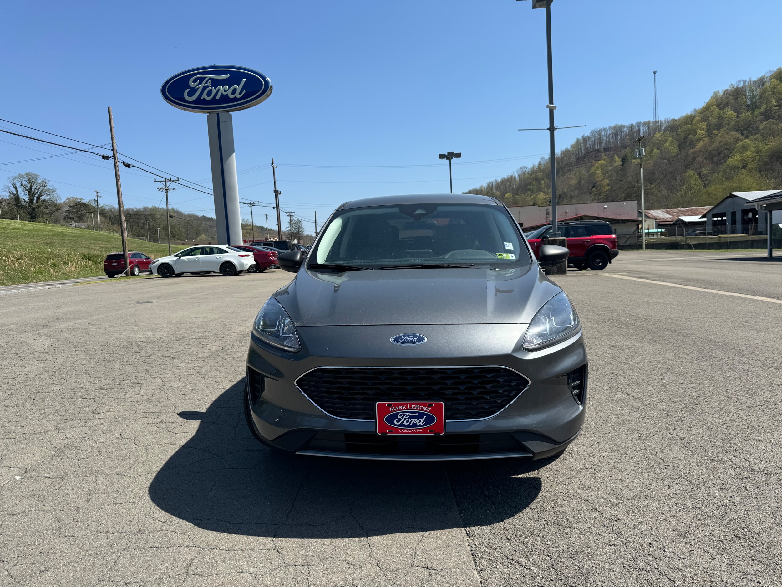 2022 Ford Escape SE photo 2