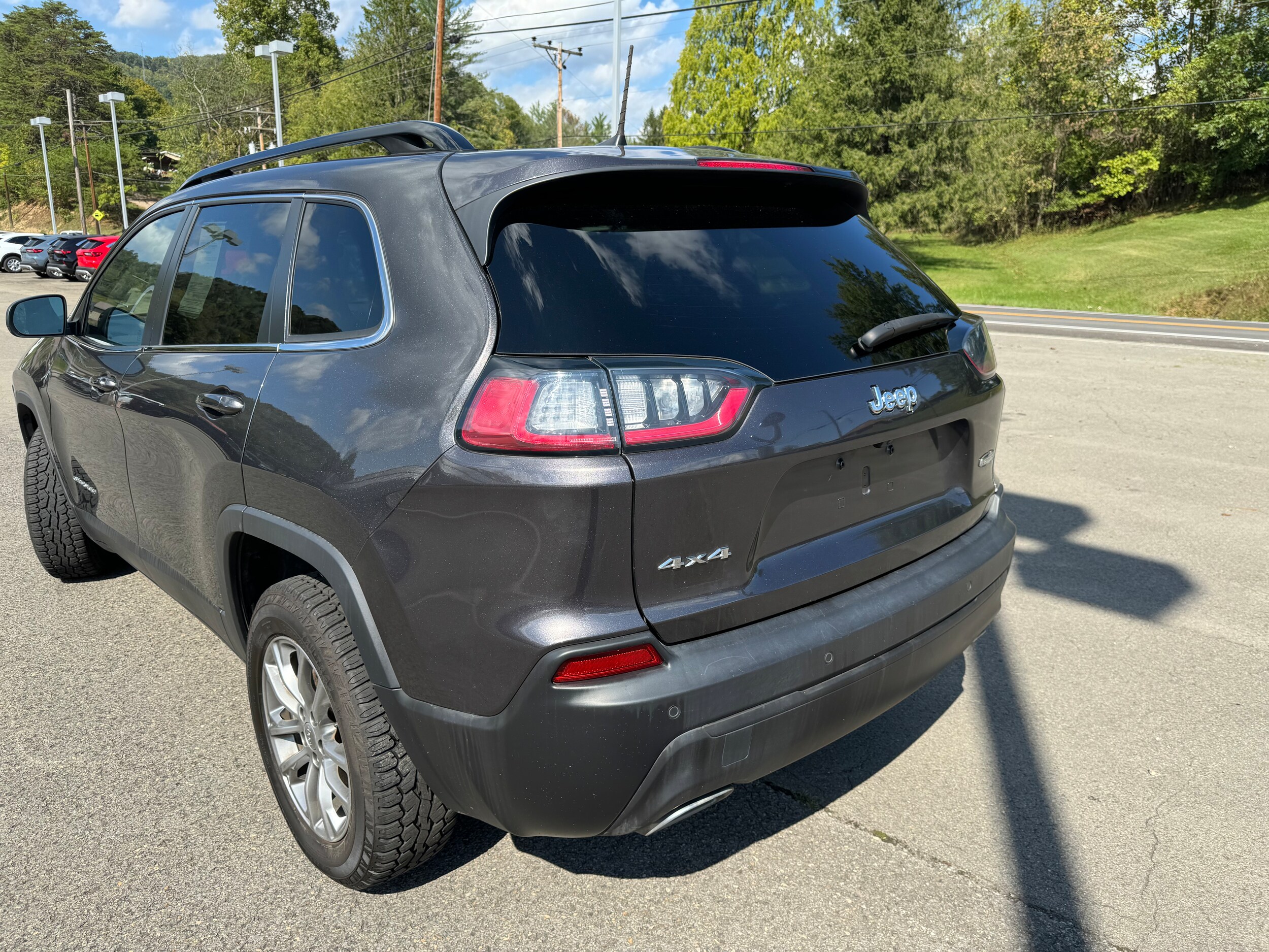 2022 Jeep Cherokee Latitude Lux photo 2