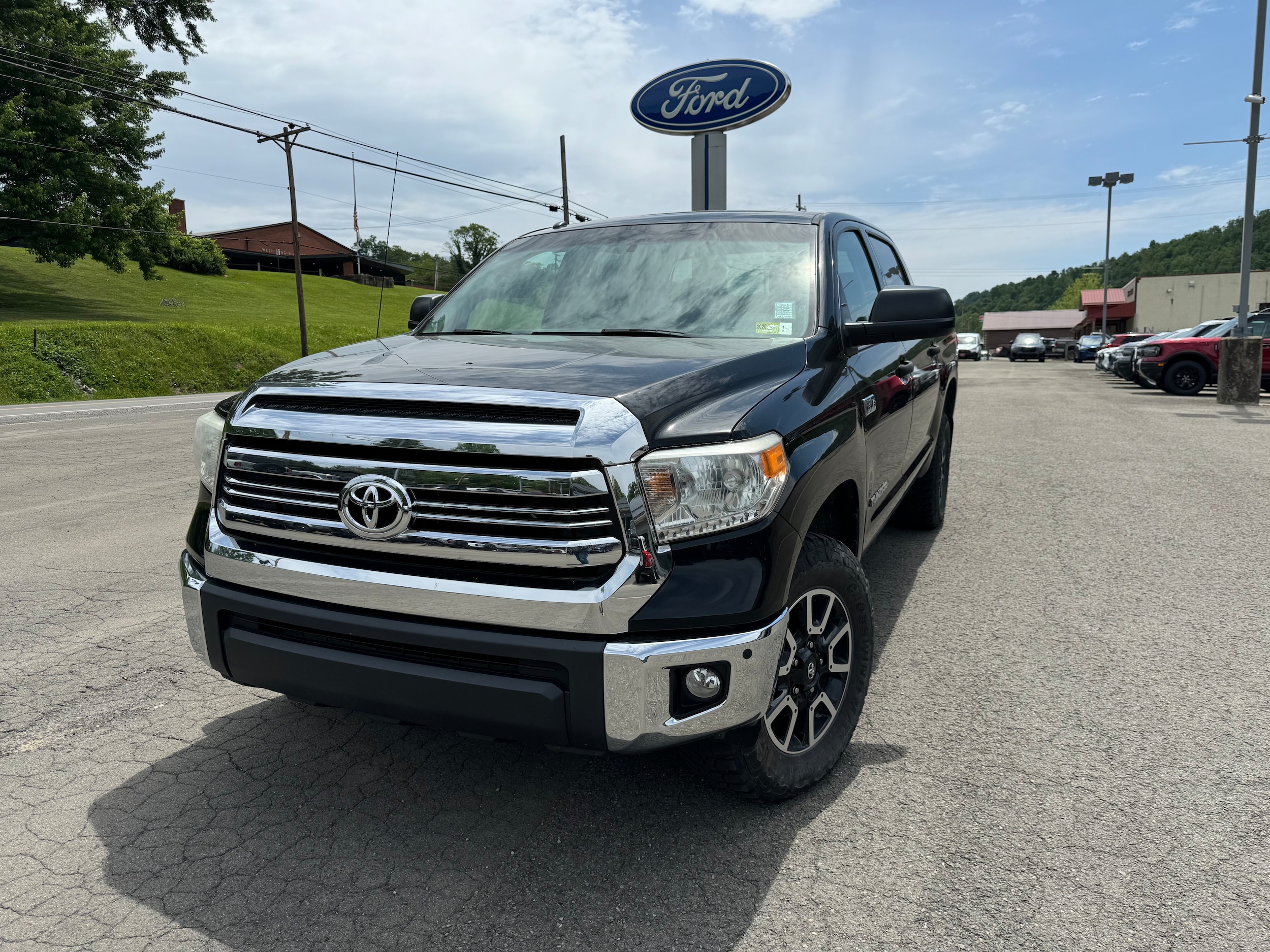 Used 2016 Toyota Tundra SR5 with VIN 5TFDY5F1XGX555921 for sale in Gassaway, WV