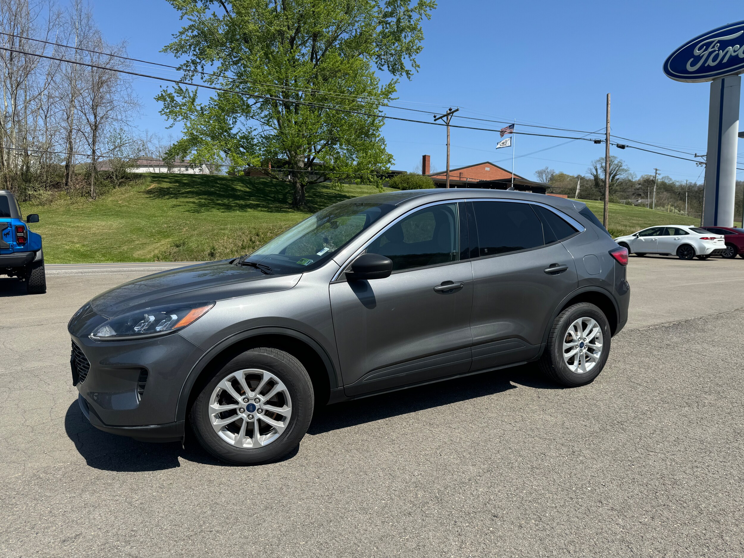 2022 Ford Escape SE photo 3