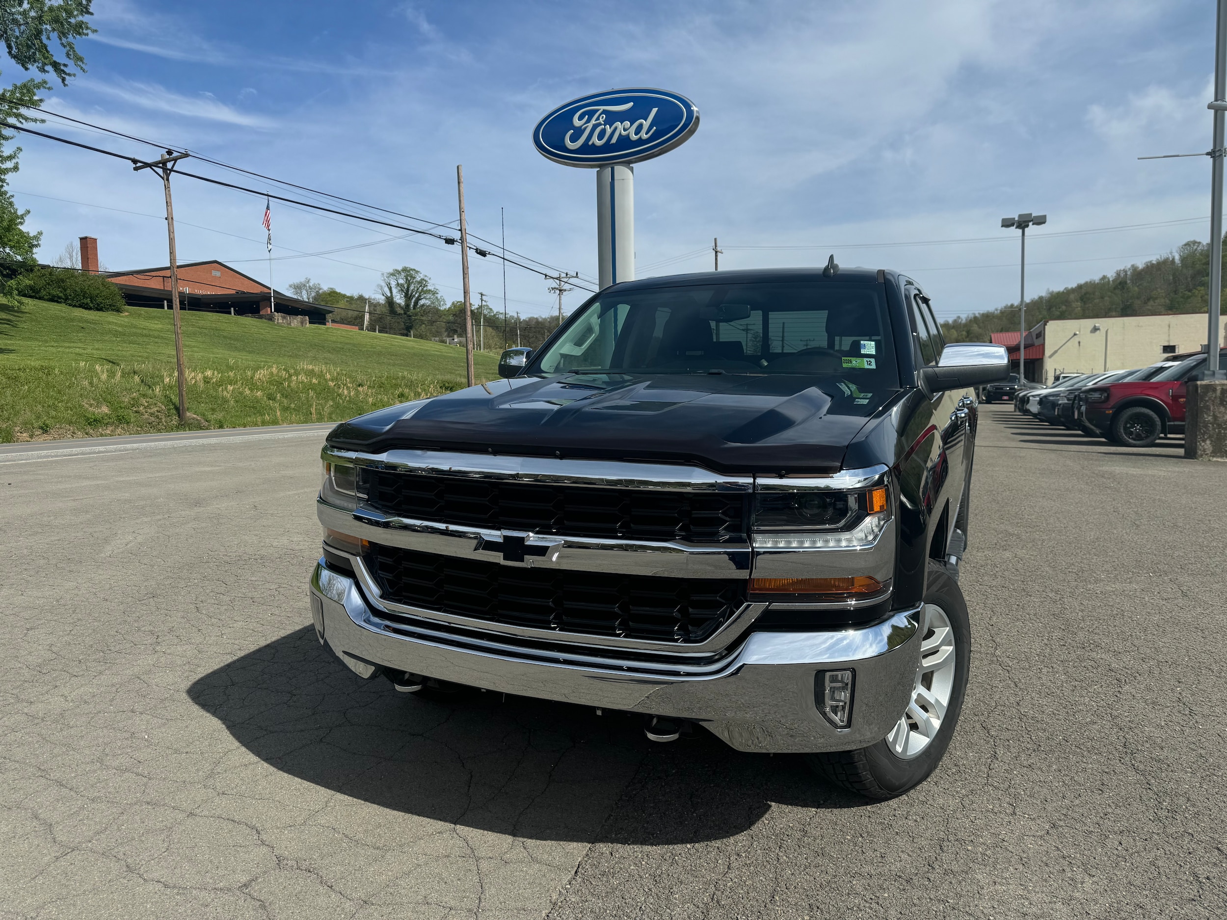Used 2018 Chevrolet Silverado 1500 LT with VIN 1GCVKREC5JZ358859 for sale in Gassaway, WV