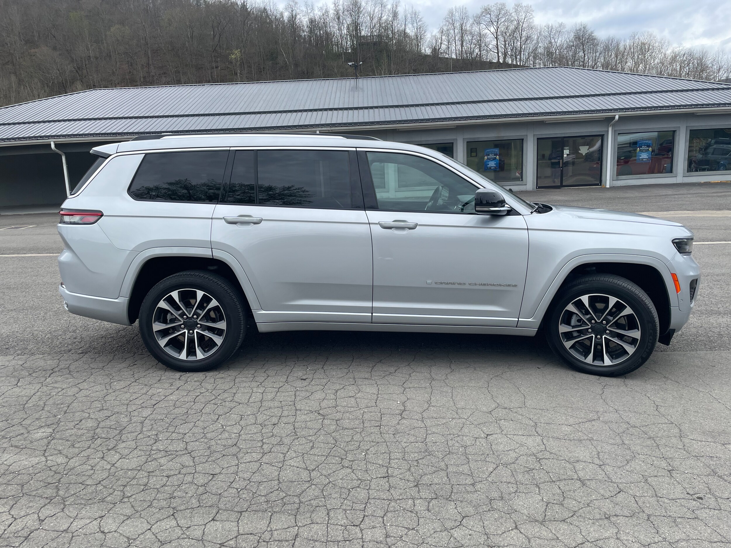 2021 Jeep Grand Cherokee Overland photo 3