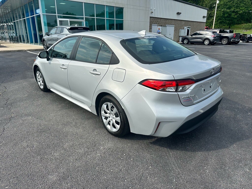 2023 Toyota Corolla LE photo 4