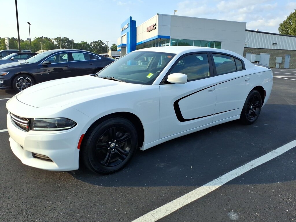 Used 2017 Dodge Charger SE