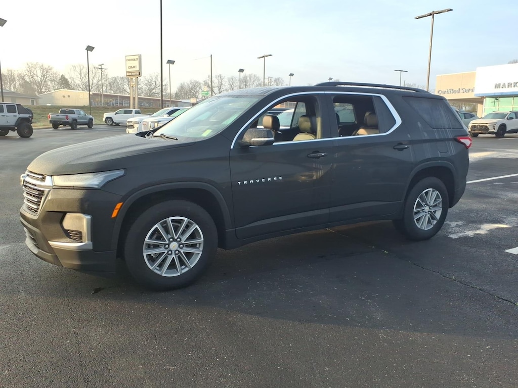 Used 2023 Chevrolet Traverse LT Cloth SUV