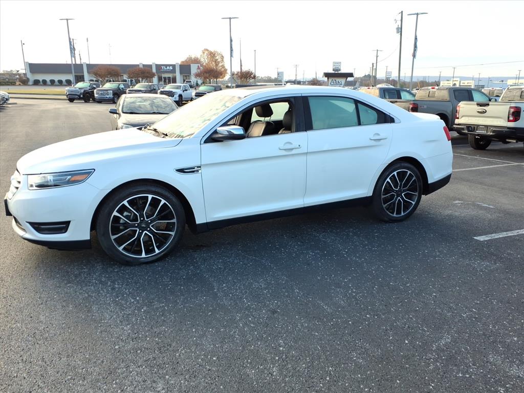 2017 Ford Taurus Limited photo 3