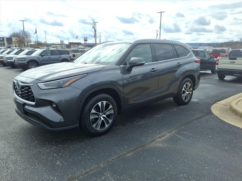 2022 Toyota Highlander Hybrid XLE photo 3
