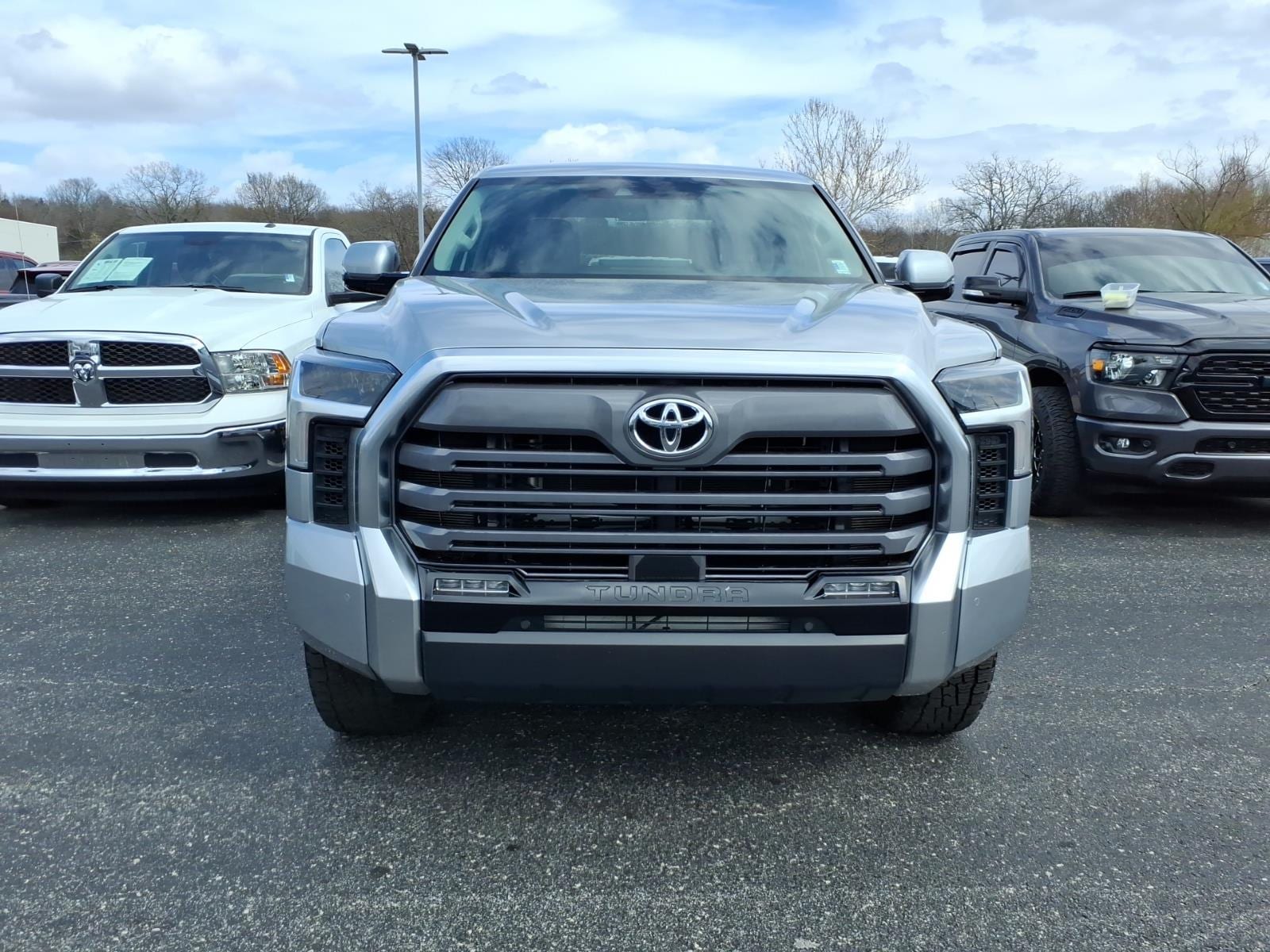 Used 2022 Toyota Tundra Limited with VIN 5TFJA5DB5NX056704 for sale in Little Rock