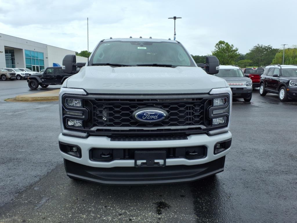2025 Ford F-350 XL photo 2