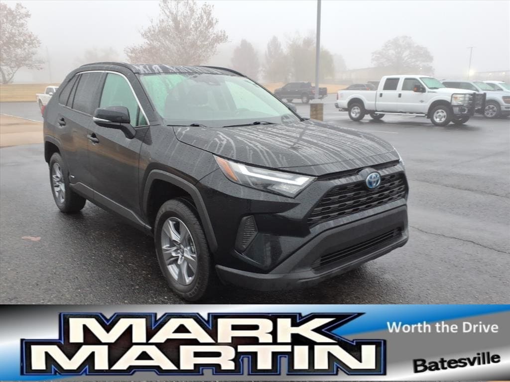 2022 Toyota RAV4 XLE's photo