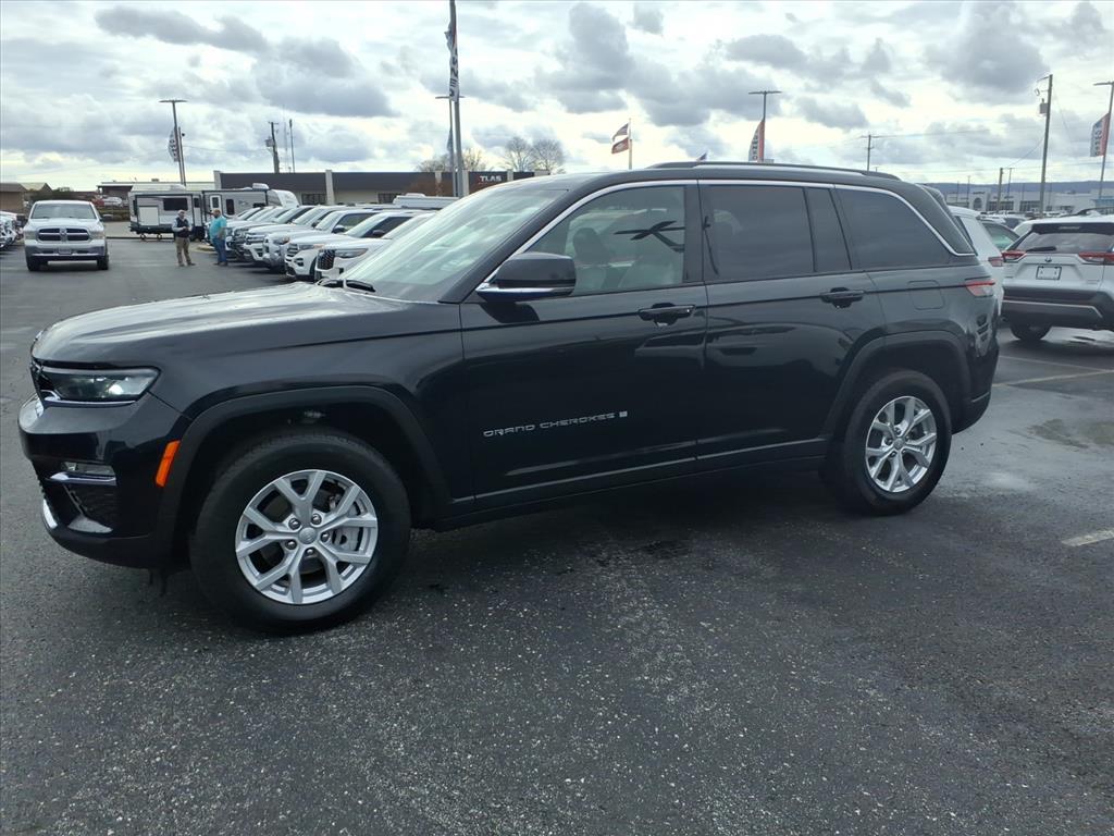 2024 Jeep Grand Cherokee Limited photo 3