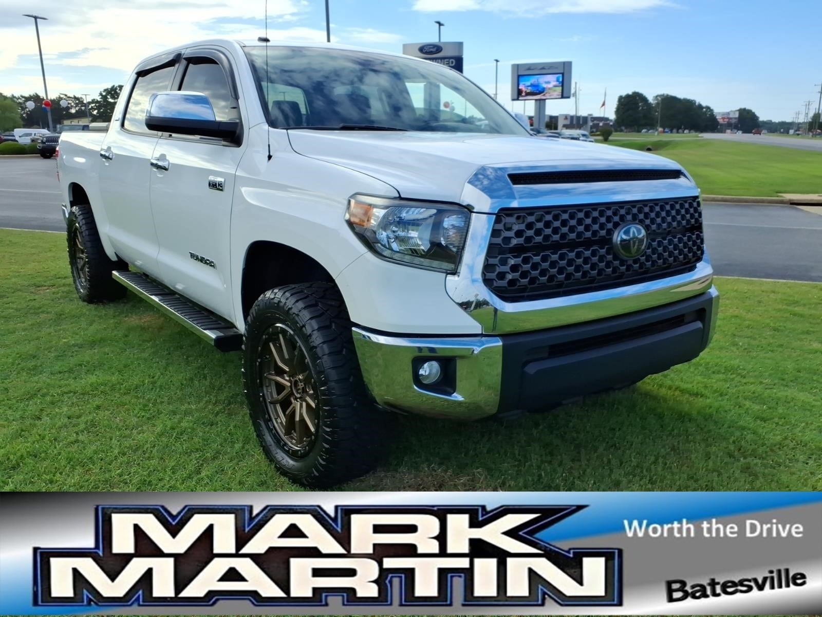2018 Toyota Tundra SR5 5.7L 4WD FFV Crew Max Short Bed's photo