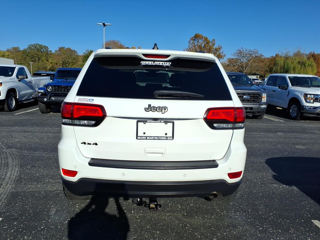 2021 Jeep Grand Cherokee Laredo photo 3