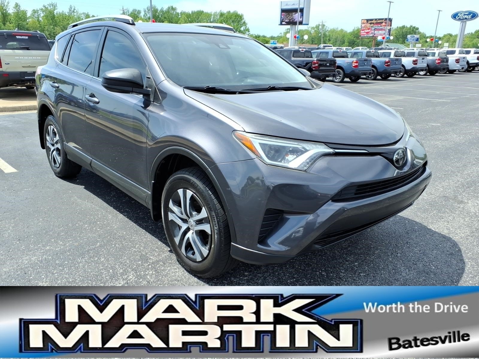2018 Toyota RAV4 LE's photo