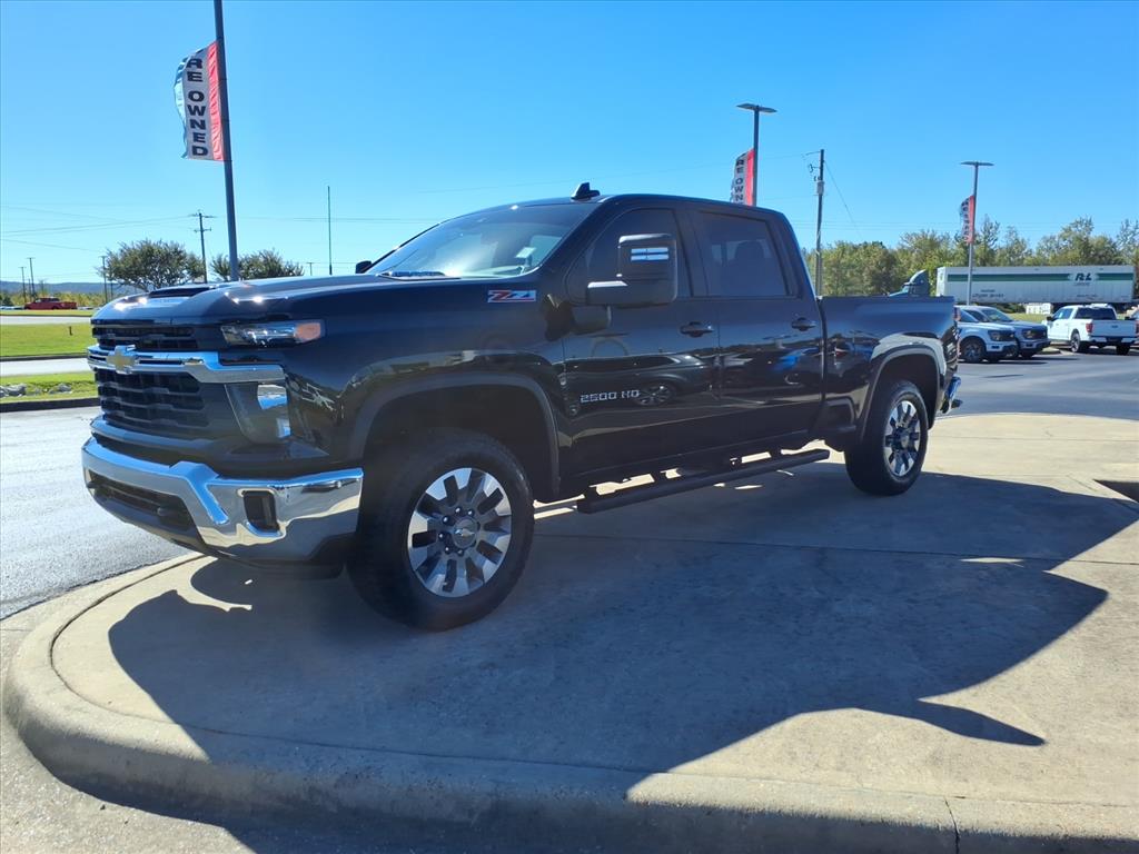 2025 Chevrolet Silverado 2500HD LT photo 3