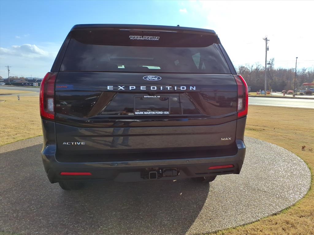 2025 Ford Expedition MAX photo 3
