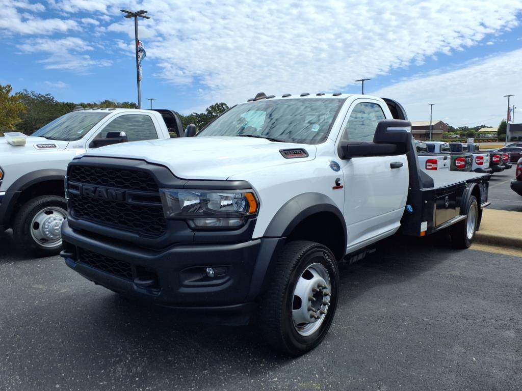 2023 Ram 5500 Tradesman SLT photo 3