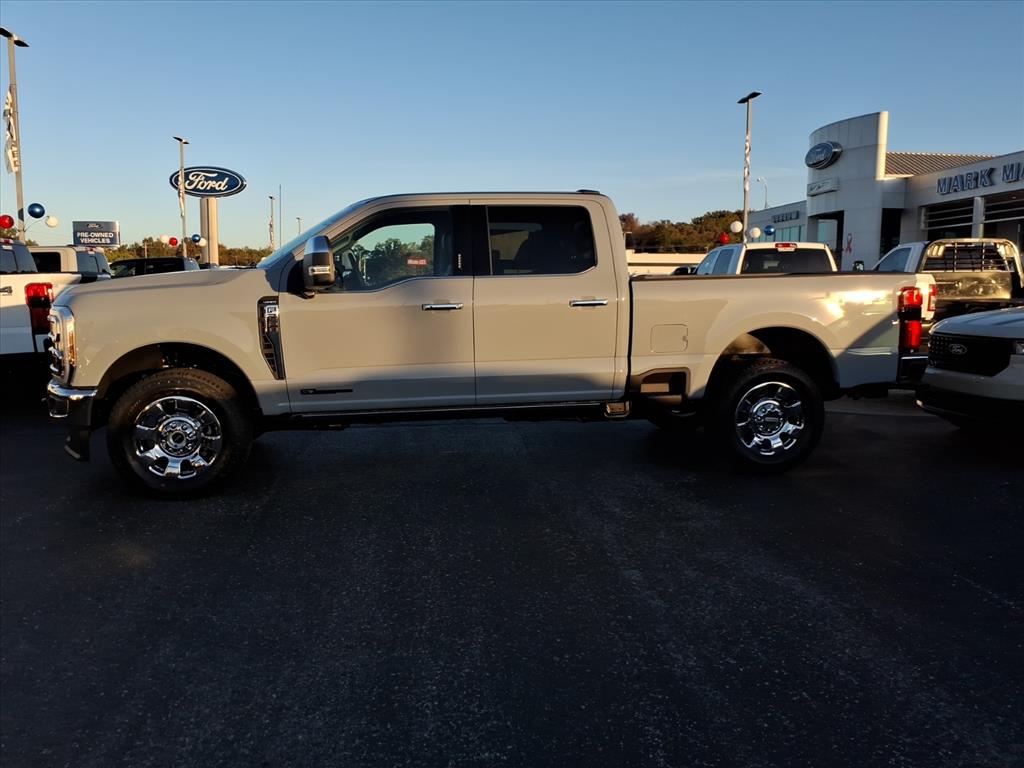 2026 Ford F-250 Lariat photo 3