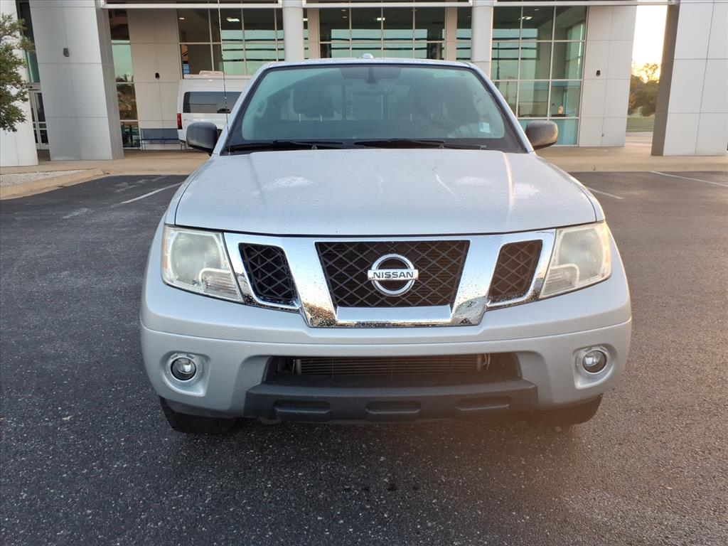 2014 Nissan Frontier SV photo 2